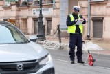 Wypadek trzech samochodów na skrzyżowaniu w centrum Tarnowa. Aleja Solidarności była nieprzejezdna, na miejscu pracowały służby