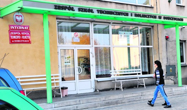 Szkoła w Dobczycach funkcjonuje od 26 lat. Placówka jest połączona z internatem