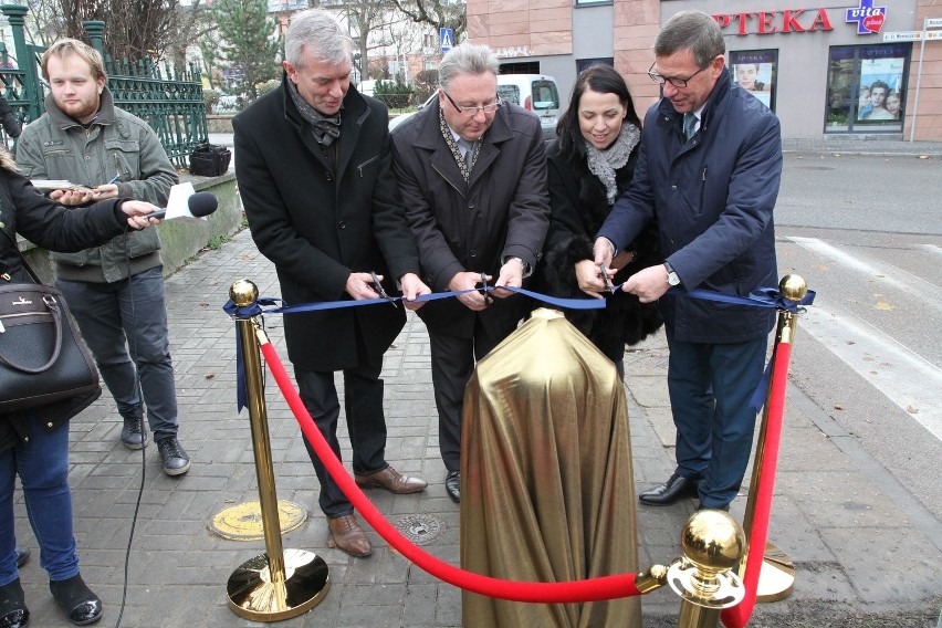 Hydrant Madzia obok Kieleckiego Centrum Kultury (WIDEO, zdjęcia)