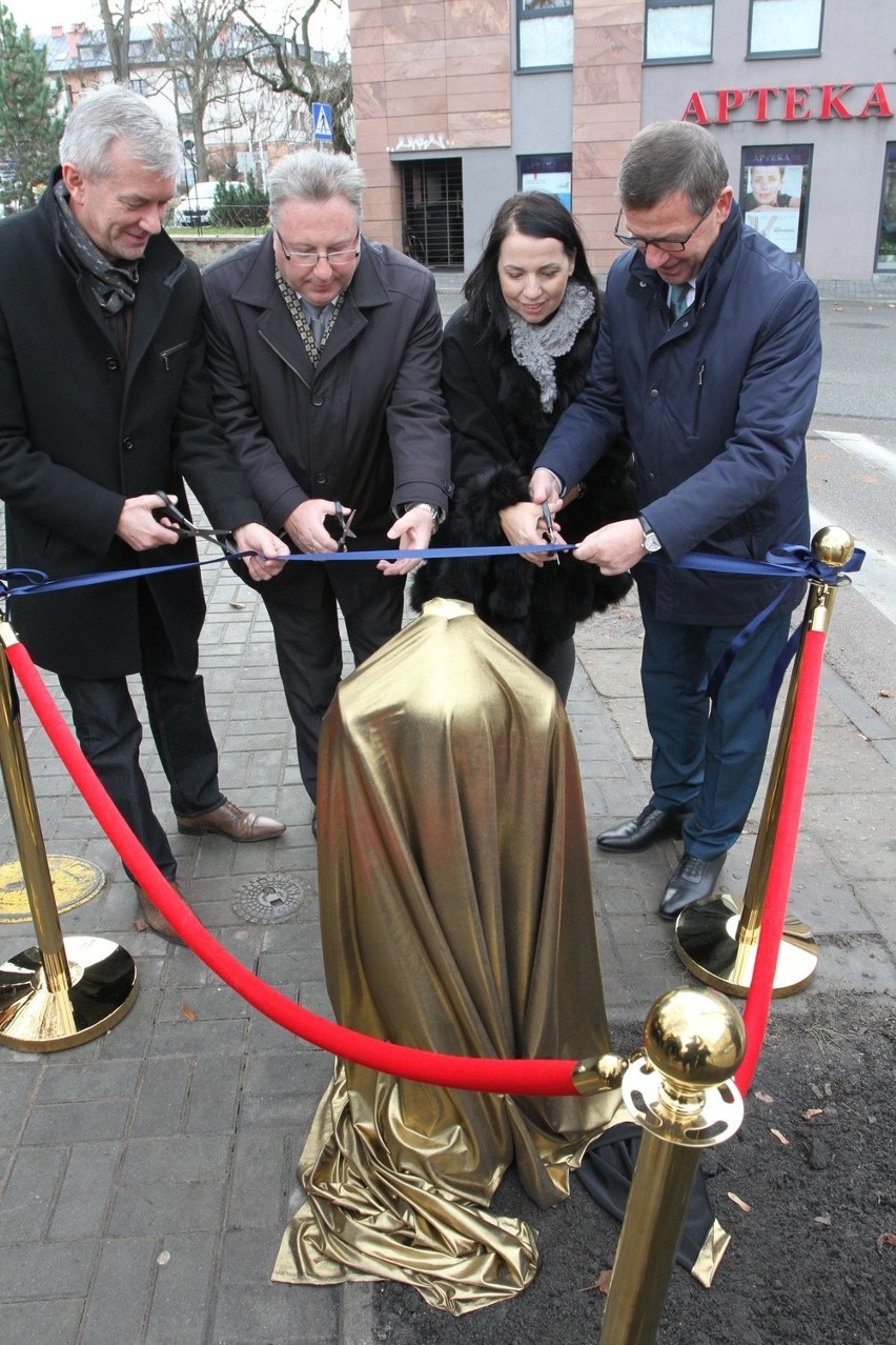 Hydrant Madzia obok Kieleckiego Centrum Kultury (WIDEO, zdjęcia)