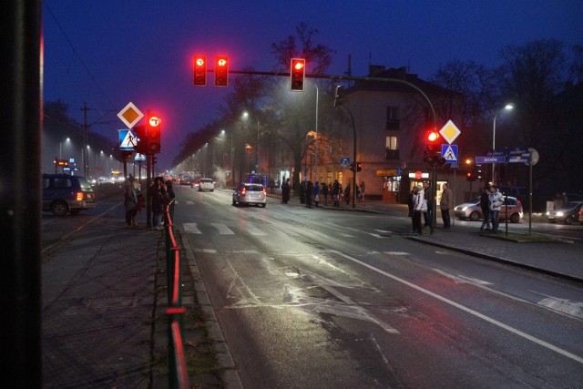 Nieprawidłowe oznakowanie do skrętu w lewo na skrzyżowaniu ulic Jana Pawła II i Zuchów

19.12.2016 krakow
skrzyzowanie ulic jana pawla ii / zuchow nieprawidlowe oznakowanie do skretu w lewo