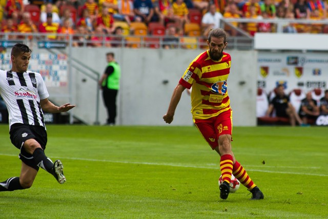 Cillian Sheridan
Najnowszy pomysł transferowy klubu z Bułgarskiej. Niezwykle skuteczny w poprzednim sezonie Irlandczyk stracił w Jagiellonii Białystok zaufanie trenera Ireneusza Mamrota. Jesienią we wszystkich rozgrywkach strzelił tylko pięć bramek. Mógłby być ciekawą alternatywą dla Christiana Gytkjaera. Trzeba wydać na niego jednak około 800 tys. euro.