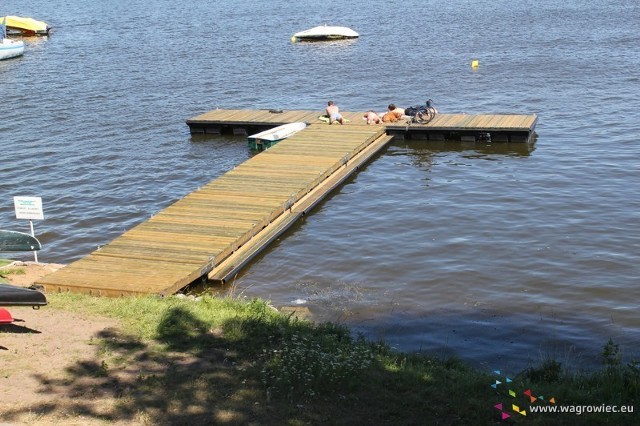 Pływający pomost w Wągrowcu zwodowany na Jeziorze Durowskim