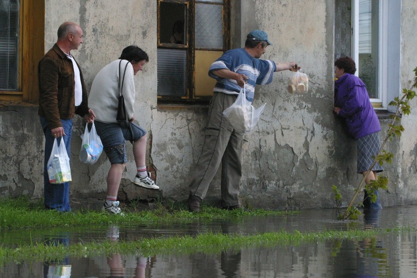 Piotrków po deszczu w maju 2005 roku [archiwalne ZDJĘCIA...