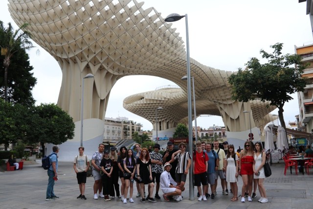Grupa uczniów Złotej Kościuszkowskiej na praktyce zawodowej w Hiszpanii