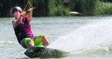 Wrocławianie coraz chętniej uczą się jazdy na nartach wodnych w Wake Parku