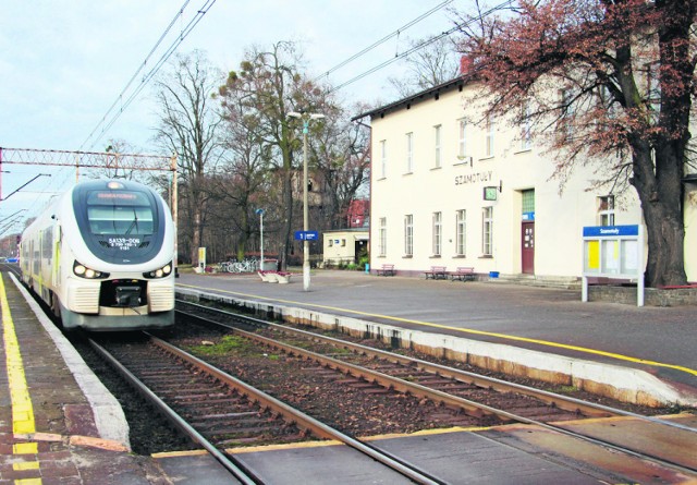 Podróżujących koleją przez gminę Szamotuły czeka wielki przełom. Burmistrz podpisał umowę na dofinansowanie budowy zintegrowanych węzłów przesiadkowych