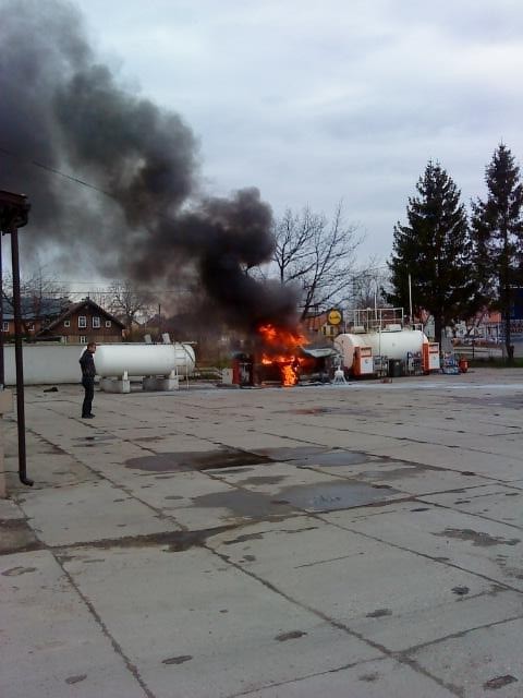 Zdjęcia z wczorajszego pożaru na Stacji Naft-Petrol