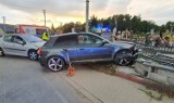 Gmina Gomunice. Wypadek na skrzyżowaniu w Kletni. Zderzyły się 2 samochody, jeden wjechał w ogrodzenie cmentarza. ZDJĘCIA