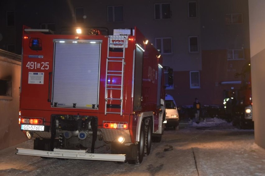 Nowy Dwór Gdański: pożar w piwnicy bloku mieszkalnego