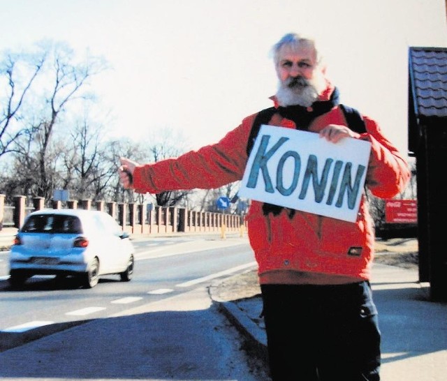 Autostop jest dla  Andrzeja Woźniaka nie tylko formą przemieszczania się, ale i przepisem na życie, swojego rodzaju filozofią