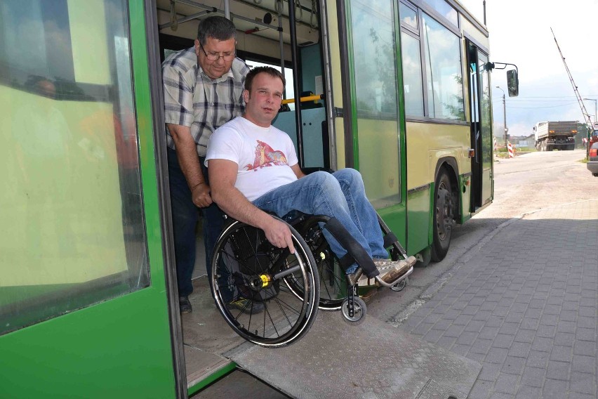 Malbork: Uczyli kierowców MZK pomagać niepełnosprawnym w autobusie