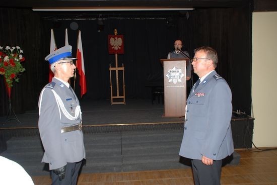 Uroczystość Święta Policji w Miliczu rozpoczęła się od meldunku. Złożył go podinsp. Mariusz Znamca, a przyjął Zastępca Komendanta Wojewódzkiego Policji we Wrocławiu insp. Andrzej Łuczyszyn.