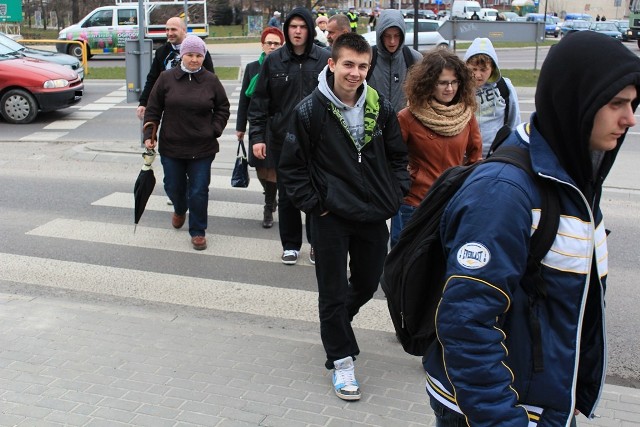 Od tygodnia w Chełmie odbywają się protesty mieszkańców gm. Ruda-Huta. W poniedziałek grupa około 50 osób przez półtorej godziny blokowała rondo Jana Pawła II. Protesty mają trwać dopóki gmina i miasto nie wypracują porozumienia.