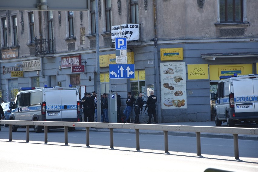 Derby Tarnowa. Mecz Tarnovii z Unią zabezpieczają duże siły policji [ZDJĘCIA]