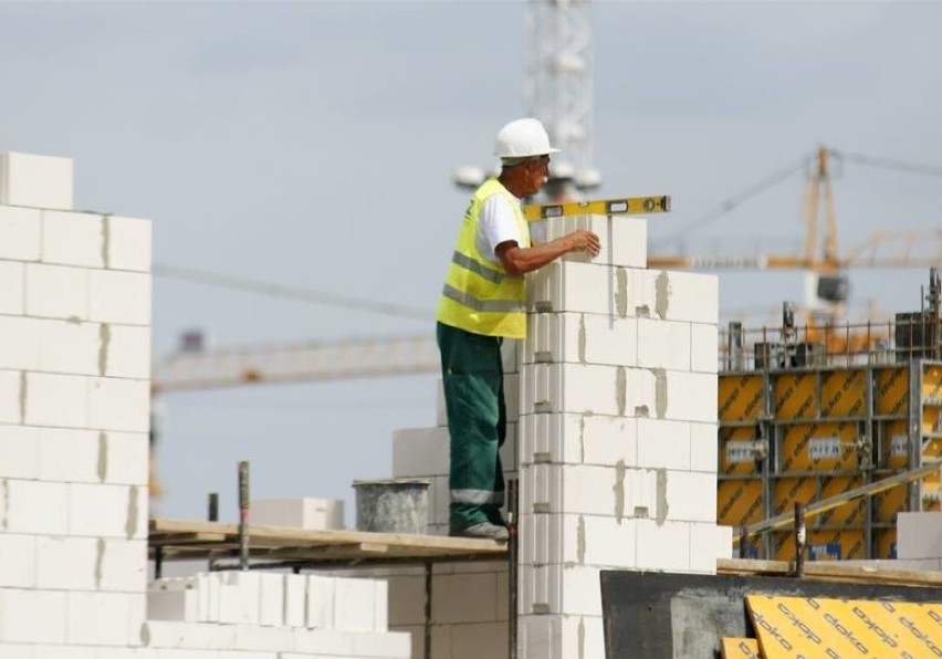Robotnik budowlany - prace budowlane związane z różnymi...