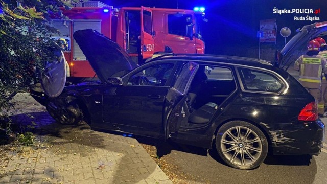 Ruda Śląska - rozbite auto na drodze, a po kierowcy ani śladu