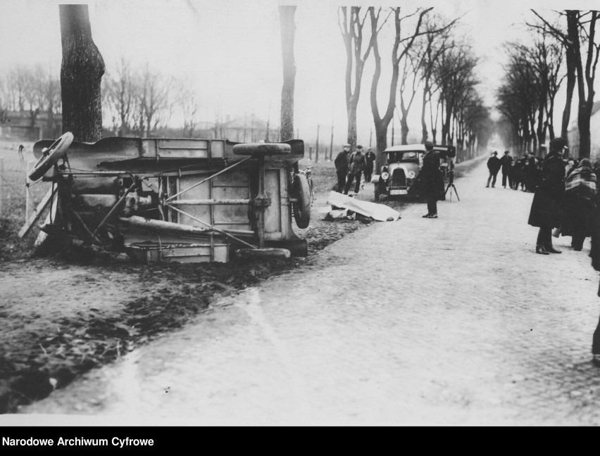 Wypadek samochodowy na trasie Poznań-Żegrze z 1936 roku...