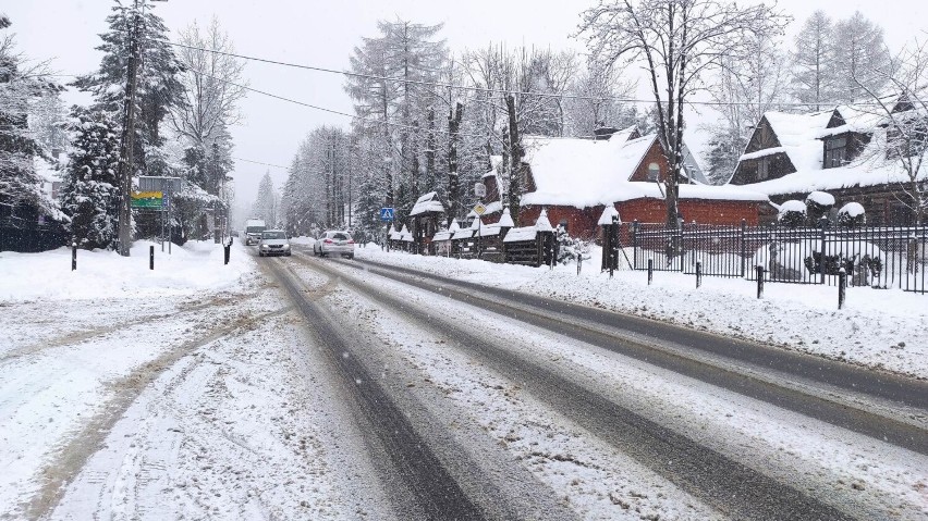 Warunki drogowe w Zakopanem i na Podhalu są bardzo trudne