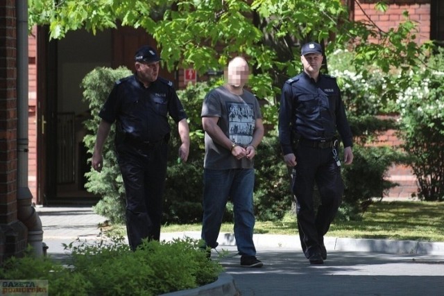 Łukasz P. doprowadzany na rozprawę 19 maja 2017 r. Wtedy usłyszał pierwszy wyrok w sprawie odrażającego mordu