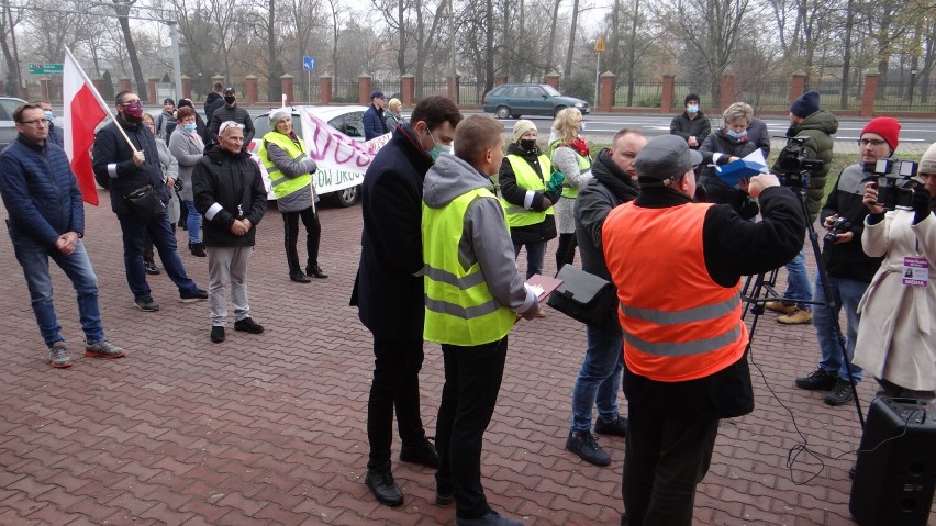 Nie milkną echa protestu mieszkańców kutnowskiego, którzy pikietowali 12 listopada na DK 92 w Bedlnie wstrzymując co kilka minut ruch na drodze.