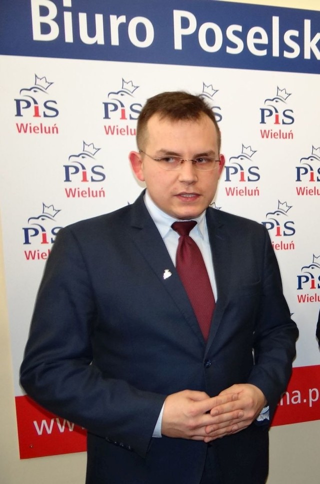 Pawłowi Rychlikowi pozostaje rola asystenta parlamentarzystów PiS w wieluńskim biurze poselsko-senatorskim