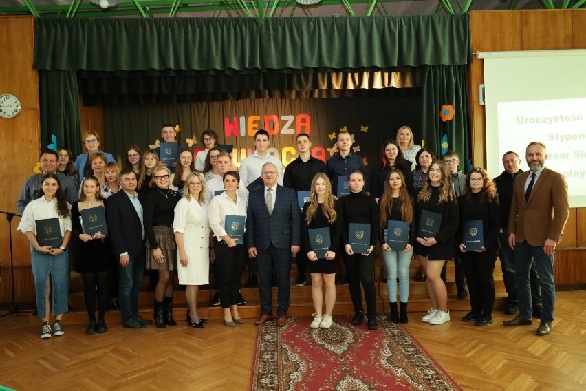 Stypendia im. prof. Simony Kossak otrzymało 27 uczniów z...