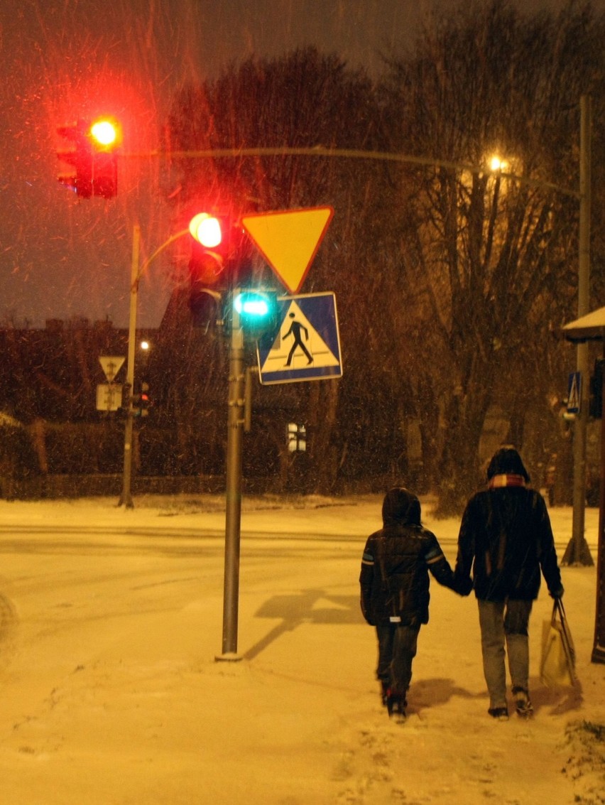 Opady śniegu na ul. Polanki w Gdańsku