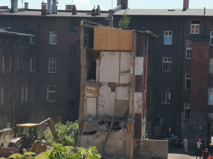 Zawaliła się część kamienicy w Bytomiu przy ul. Smolenia [ZDJĘCIA]. Zakończono przeszukiwania gruzowiska