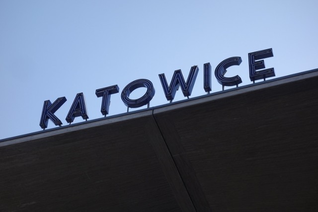 Utworzenie na szczeblu rządowym jednolitego systemu pomocy, a także miasteczek dla uchodźców - to najważniejsze pomysły przedstawione przez prezydentów trzech śląskich miast.  


Zobacz kolejne zdjęcia. Przesuwaj zdjęcia w prawo - naciśnij strzałkę lub przycisk NASTĘPNE