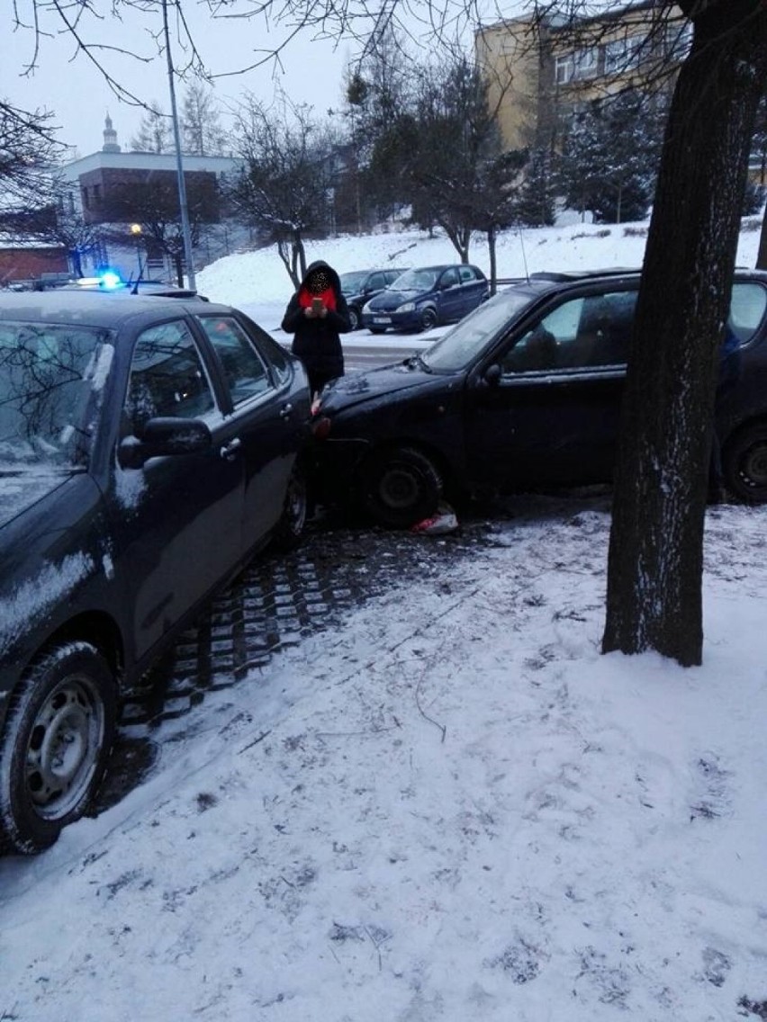 Kolizja trzech aut na ulicy 26 Marca w Wodzisławiu Śl.