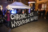 "Chronić życie, wyskrobać władzę". Czarny protest w Toruniu [FOTO]