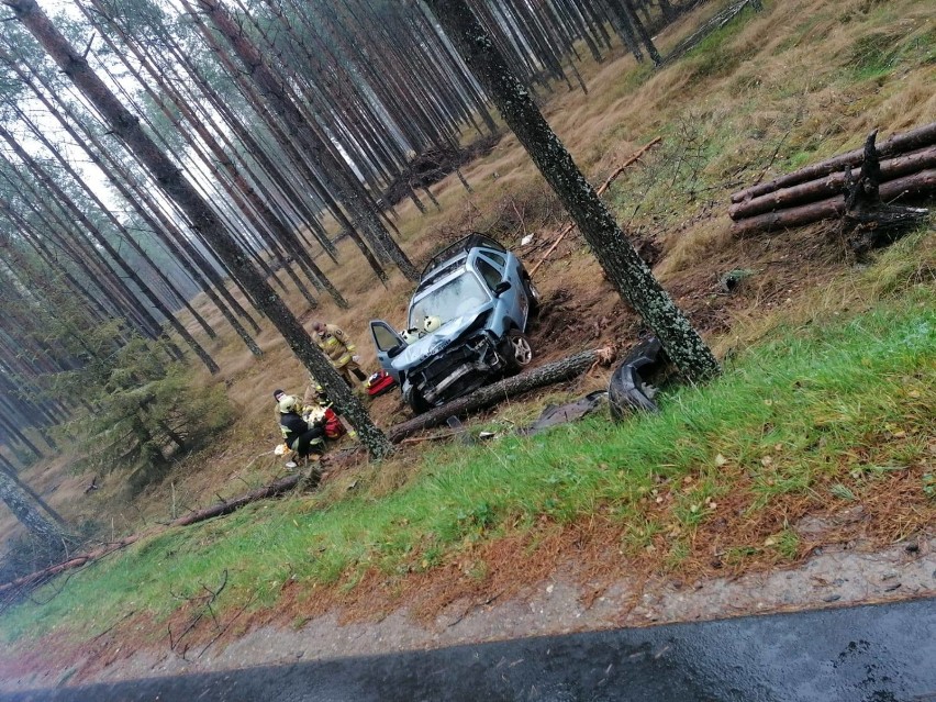 Wypadek w Zdunowicach w gminie Sulęczyno. Jedna osoba ranna