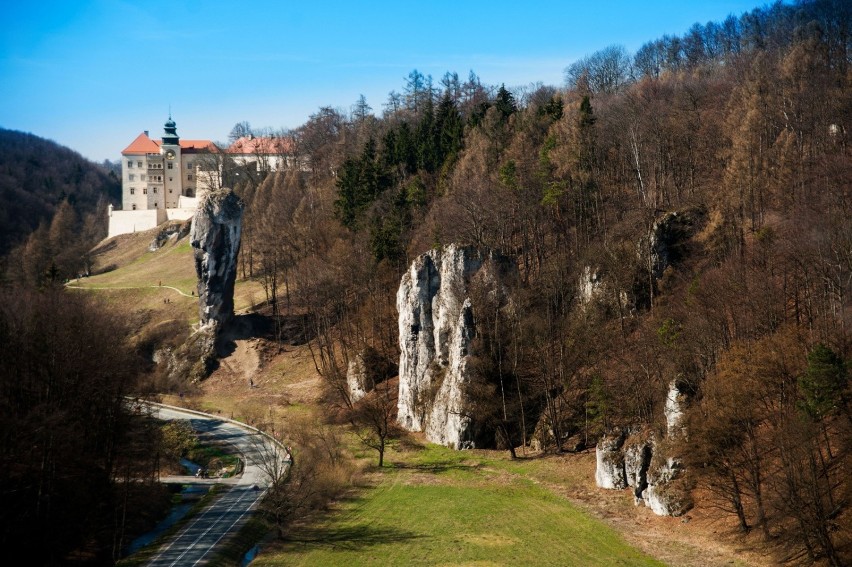 Ojcowski Park Narodowy położony jest 16 km od Krakowa. Co...