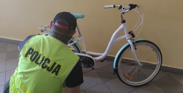 Policjanci kwidzyńskiego Wydziału Operacyjno-Rozpoznawczego odzyskali skradziony rower i zatrzymali 53-letnią kobietę odpowiedzialną za ten czyn. Grozi jej do 5 lat pozbawienia wolności.