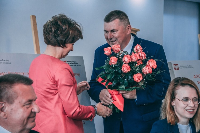 Marlena Maląg zainaugurowała rządowy program senioralny ASOS w Rogoźnie