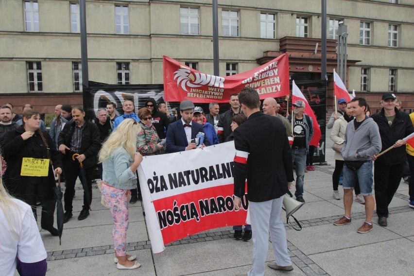 Antycovidowcy manifestowali w Rudzie Śląskiej, 26 września...