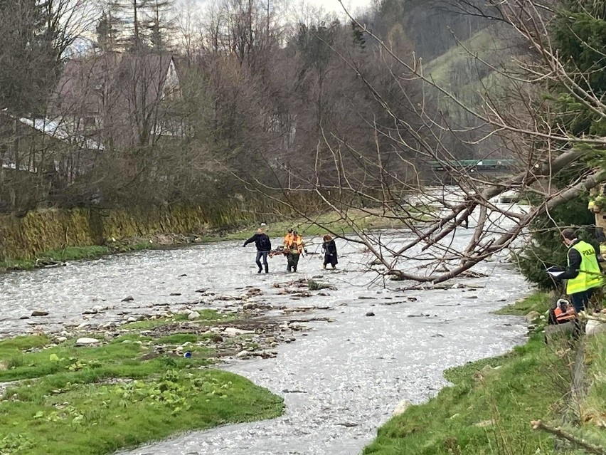 Zakopane. W potoku znaleziono zwłoki kobiety. Policja i prokuratura wyjaśniają okoliczności śmierci