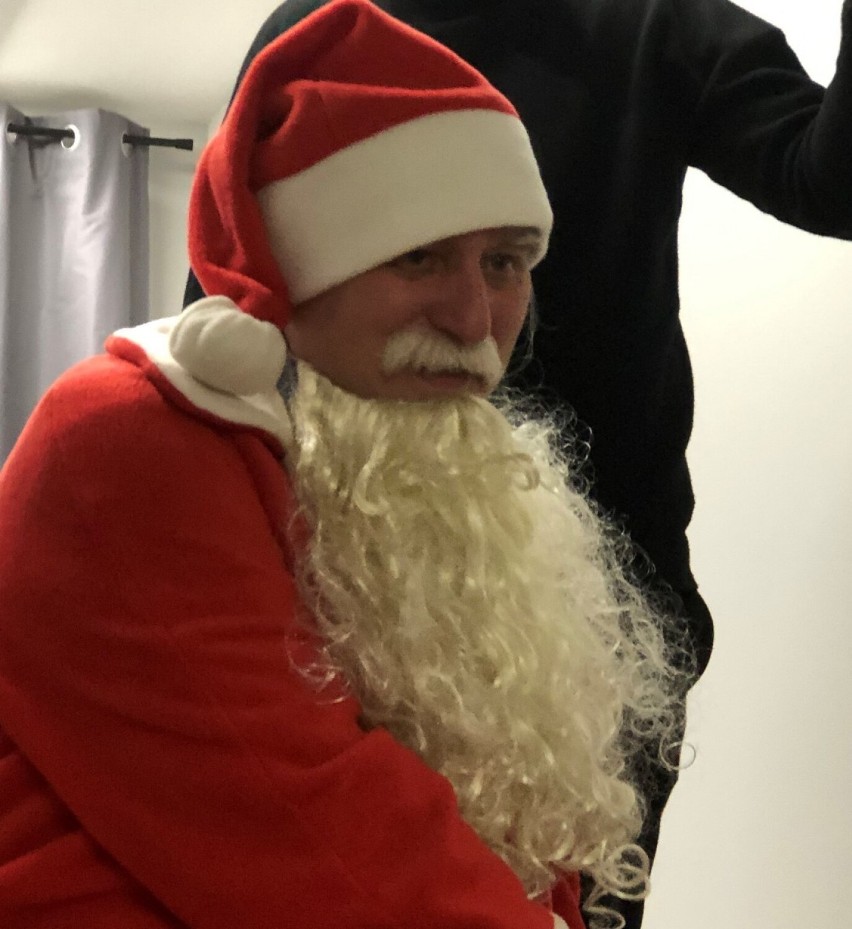 Święty Mikołaj przyszedł do dzieci z Ukrainy. Słodkie upominki dla małych uchodźców z Ukrainy mieszkających w Lesznie