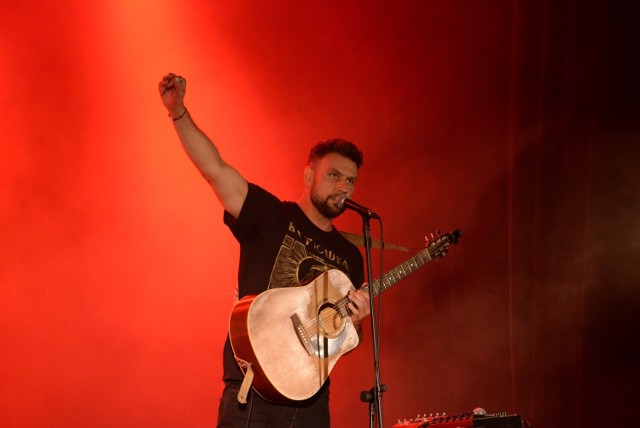 Były frontman Sztywnego Pala Azji podczas koncertu na Dniach Sępólna krajeńskiego zaprezentował się jako beatboxer i wokalista.