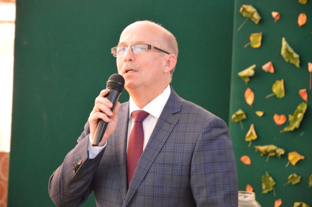 Darosław Sadowski, dyrektor ZS nr 4 w Skierniewicach potwierdza, że zdalna nauka prowadzona będzie do końca tygodnia.