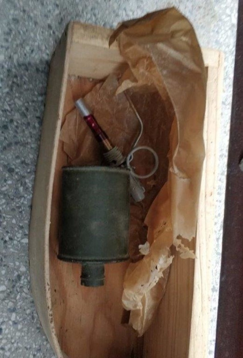 Tarnowianka rozkręcała w domu meble i znalazła... sprawny granat. Znaleziskiem zajęli się saperzy