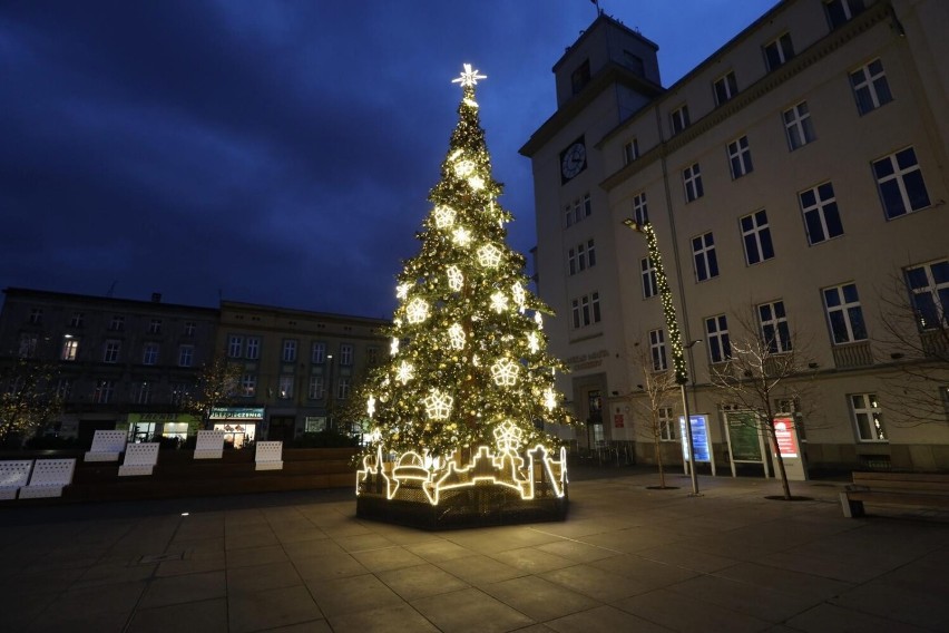 Centrum Chorzowa wygląda magicznie! Zobaczcie tylko te piękne ozdoby i choinkę