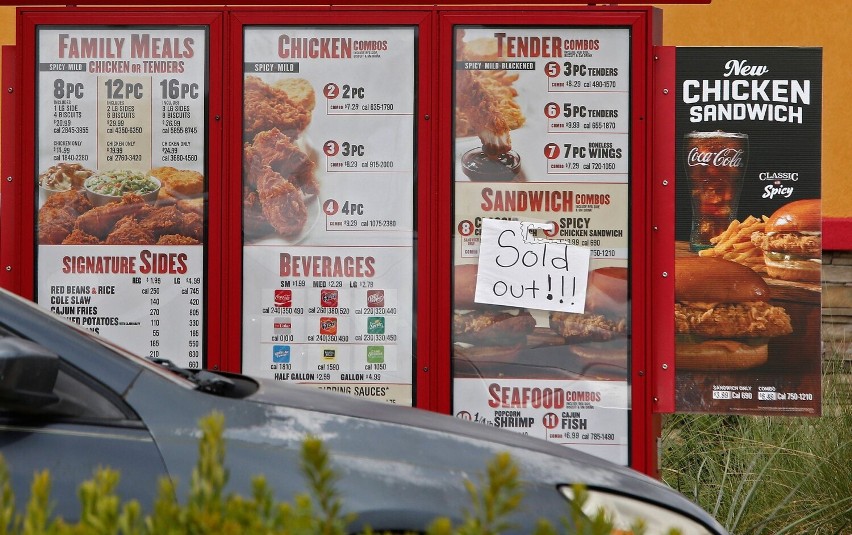 Znana na sieć restauracji fast food otwiera się w Polsce. Pierwsze lokale m.in. w Warszawie. Zagrożą KFC i McDonald's?