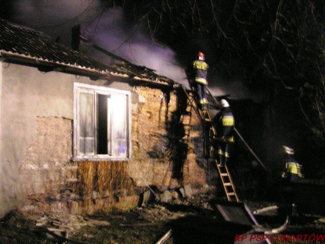 W Trzcińcu spalił się dom, w Lubartowie ogień wybuchł w hurtowni leków