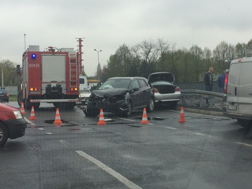 Trzy wypadki w Sosnowcu,w  tym jeden na wiadukcie w...