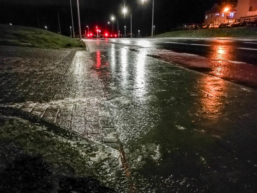 Drogi oraz chodniki będą oblodzone.