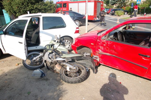 Zderzenie motocyklisty z volkswagenem w Wolsztynie na ul. Poniatowskiego. 24-letnia mieszkanka Tłok zajechała drogę motocykliście. Sprawczyni kraksy odpowie za swój czyn przed sądem.

ZOBACZ WIĘCEJ: Zderzenie motocyklisty z volkswagenem w Wolsztynie [ZDJĘCIA]