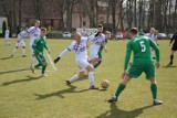 Piłka nożna. Pogoń Lębork na szczycie w grupie spadkowej. W sobotę derby z Aniołami.