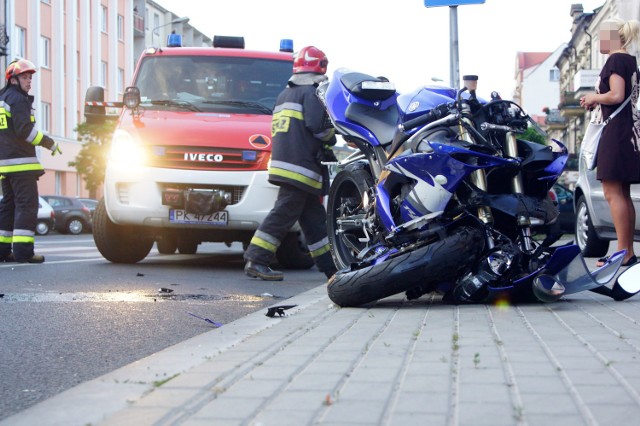 Wypadek w Kaliszu. Motocykl zderzył się z autem na ulicy Górnośląskiej